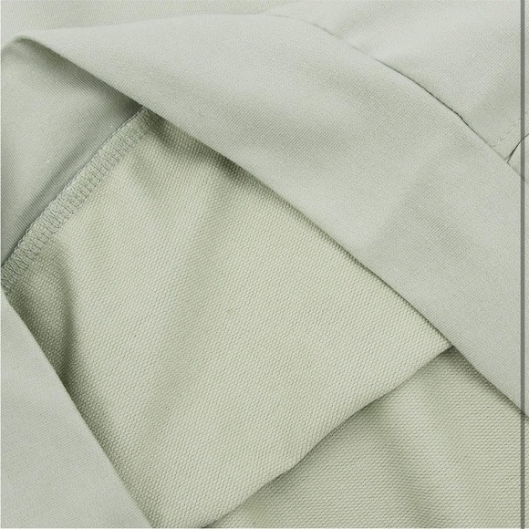 Green top with Frog Design and white collar - Picture 6 of 7